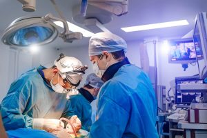 ניתוח פיסטולה ע"י רופאים בבית החולים